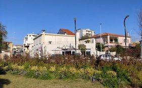 La Promenade Rooms & Suites